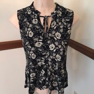 Ruffle-trimmed tie-front top in floral new with tags XS